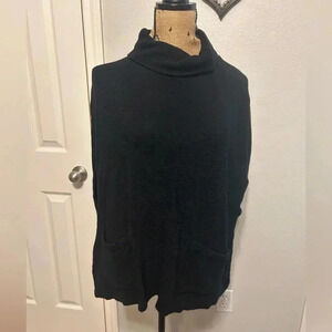 DYI- black sweater size medium like new🩷